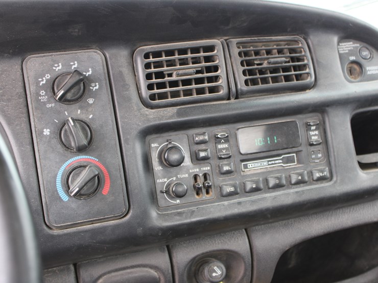 2001-dodge-ram-1500-image-30