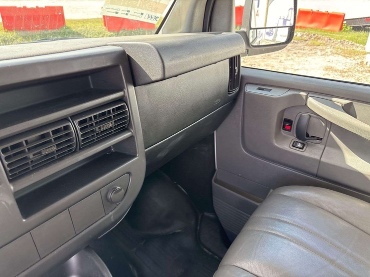 2014-chevrolet-express-3500-image-22