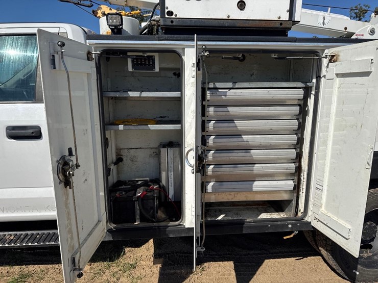 2017-ford-f550-xl-image-18