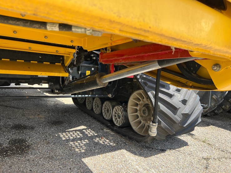 2023-new-holland-cr10.90-image-30