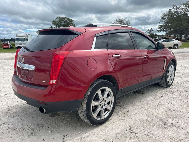 2012-cadillac-srx-image-3