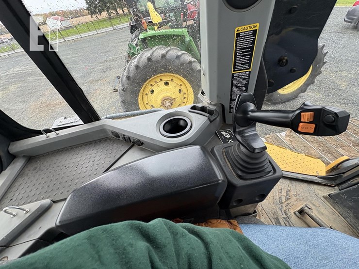 2021-deere-700l-image-14