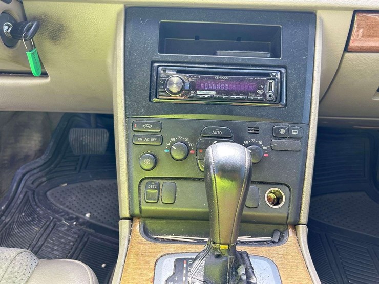 2004-volvo-xc90-image-12