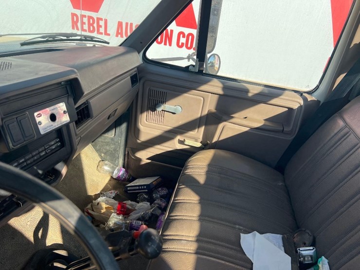 1996-ford-f-series-flatbed-truck-image-31