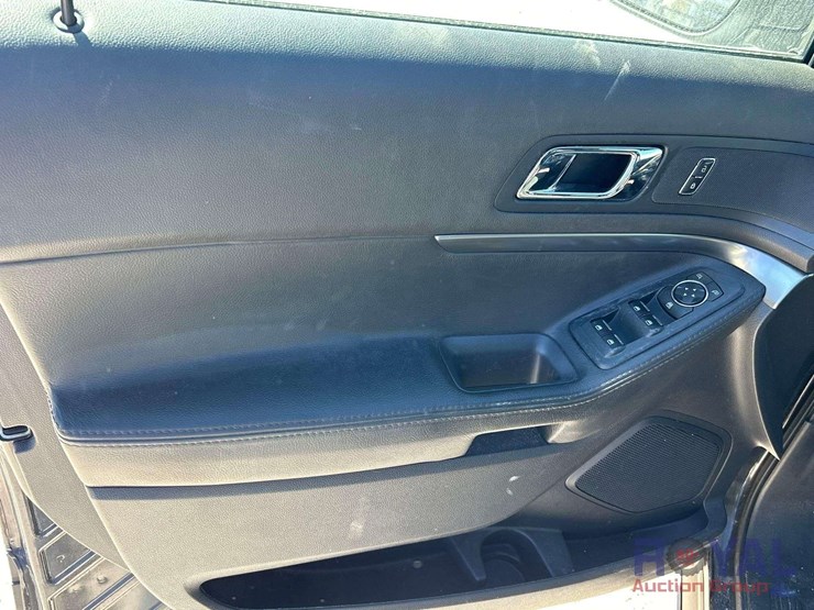 2016-ford-explorer-image-10