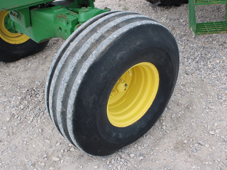 john-deere-4520-image-22