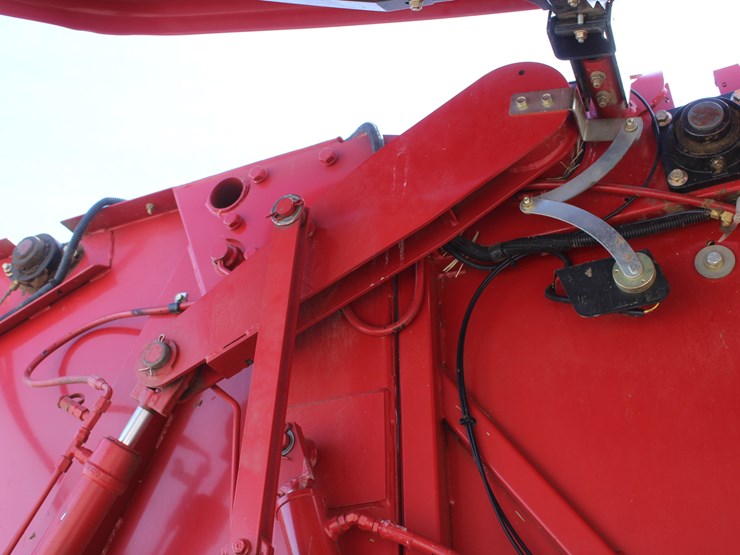 2015-new-holland-roll-belt-560-image-47