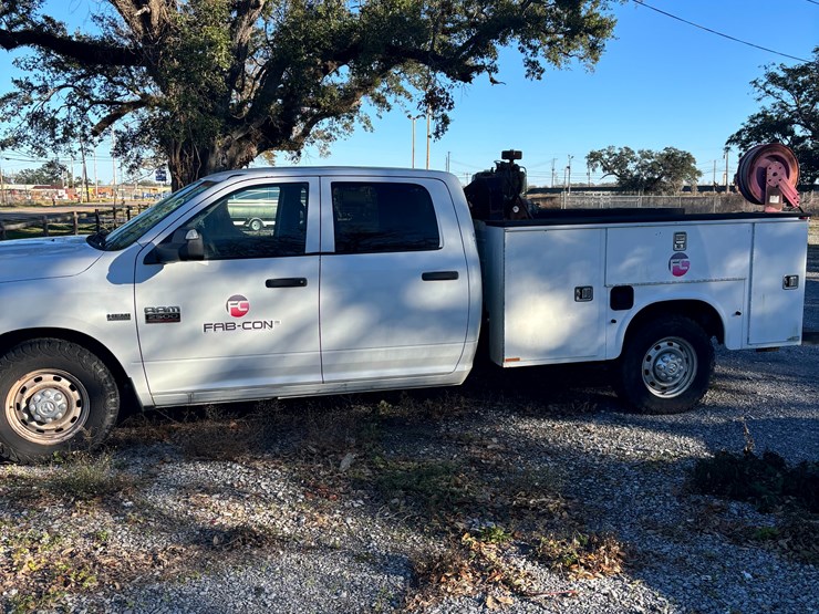 2012-dodge-ram-2500-image-2