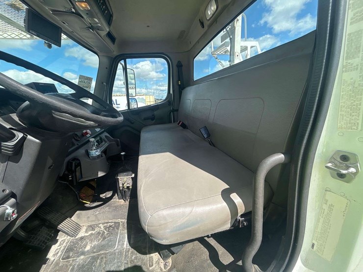 2016-freightliner-m2-106-altec-am50-50ft-bucket-truck-image-14