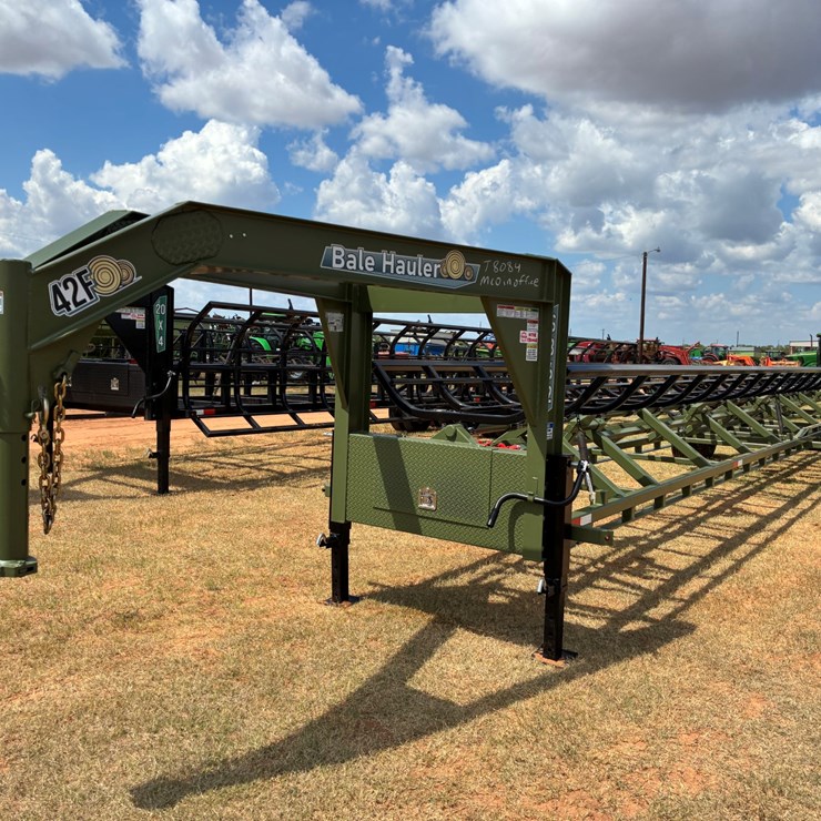 #T8084 • Industrias America 42F Bale Trailer