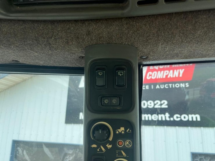 new-holland-tv140-image-36