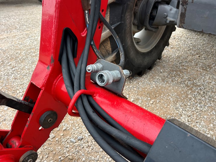 2017-massey-ferguson-4710-image-4