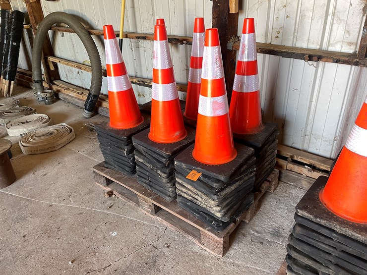 #1054-•-(60)-reflective-traffic-cones-image-1