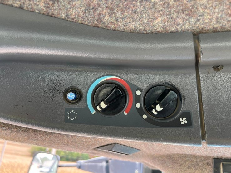 new-holland-8770-image-36