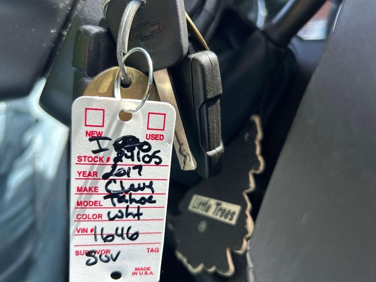 2017-chevrolet-tahoe-image-24