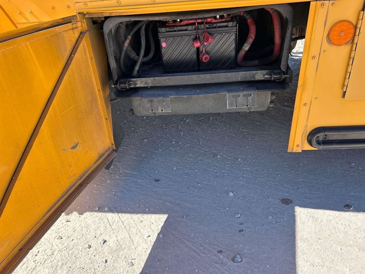 2009-freightliner-b2-image-31