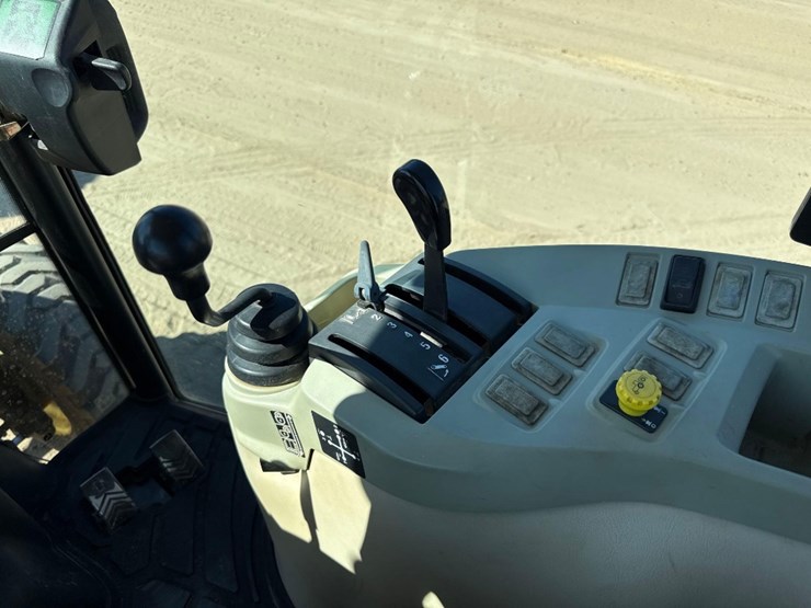 john-deere-4320-image-25