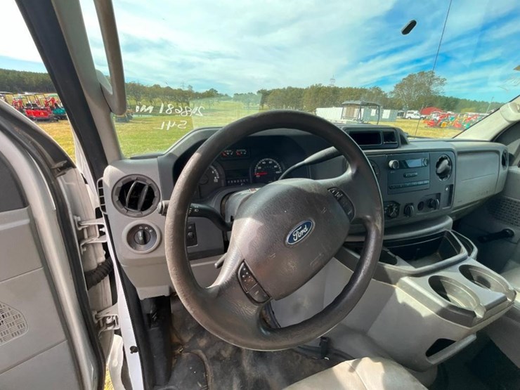 2014-ford-e350-image-40