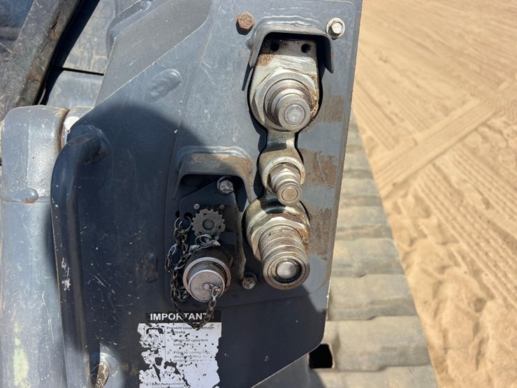 2020-deere-317g-image-11