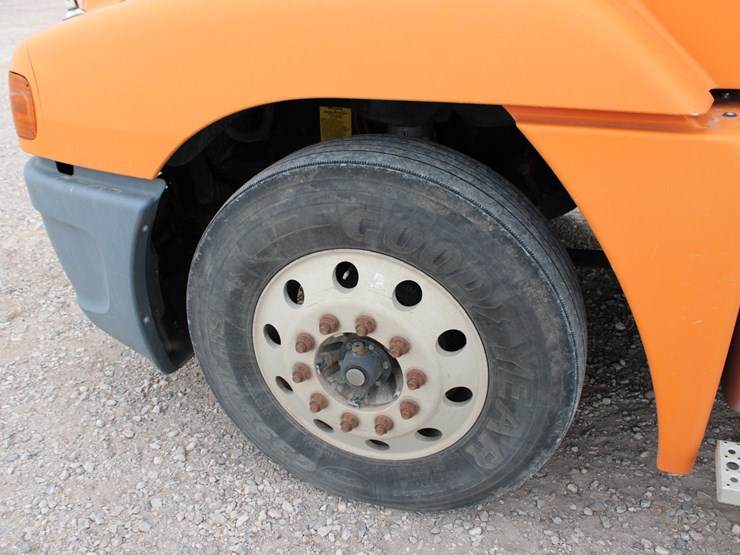 #2063-•-#2063--2006-freightliner-century-classic-s/t-semi-image-20