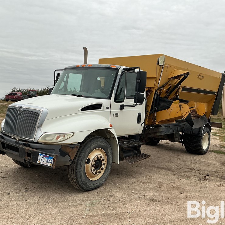 2002 INTERNATIONAL DURASTAR 4400