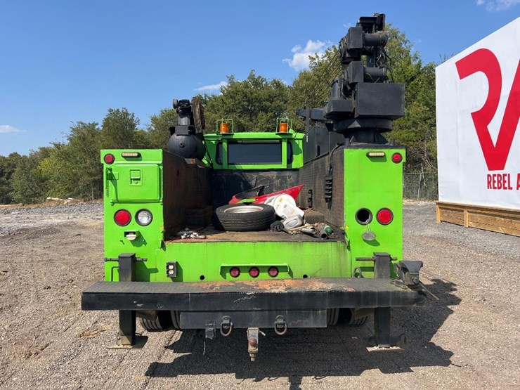 2001-international-4700-image-3