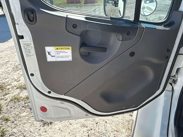 2020-freightliner-m2-106-elgin-whirlwind-series-mv-street-sweeper-truck-image-26