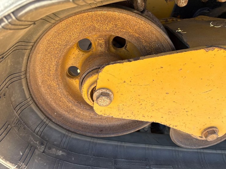 2022-caterpillar-299d3-image-12