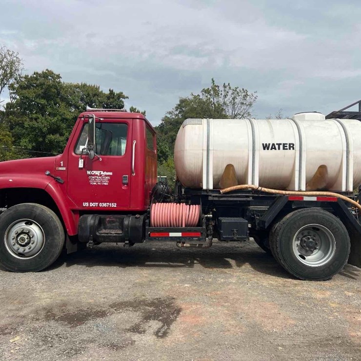 1983 INTERNATIONAL S SERIES WATER TRUCK