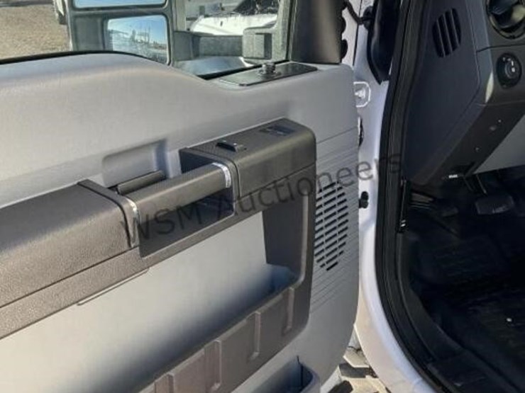 2015-ford-f550-image-28