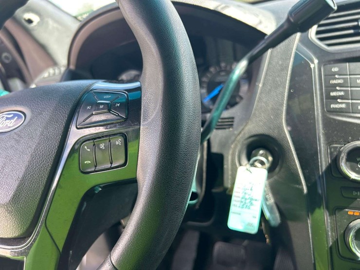 2016-ford-explorer-image-13