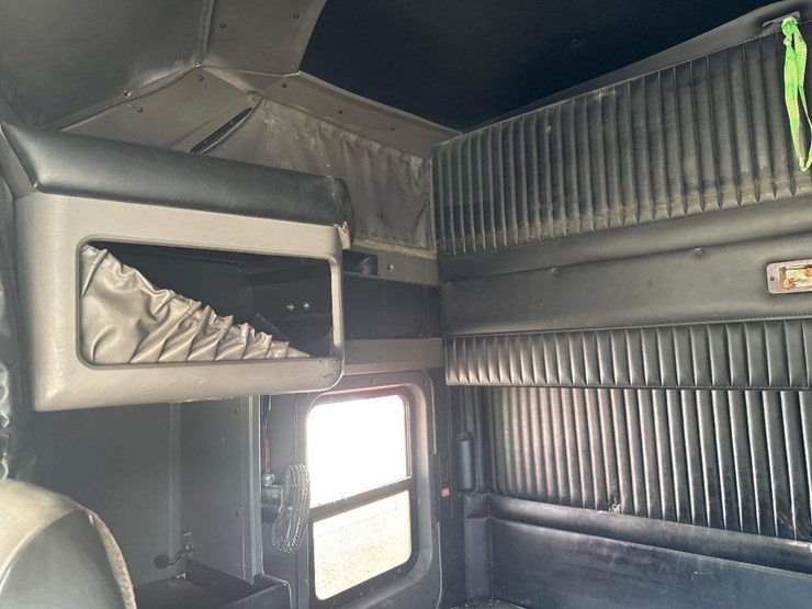 2012-kenworth-t660-image-29