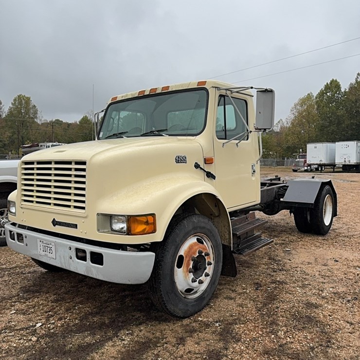 2001 INTERNATIONAL 4700