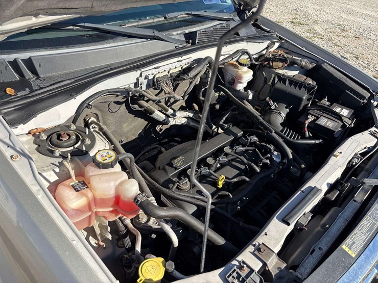 2011-ford-escape-image-8