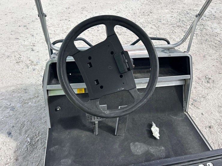 club-car-carryall-2-electric-utility-cart-image-5