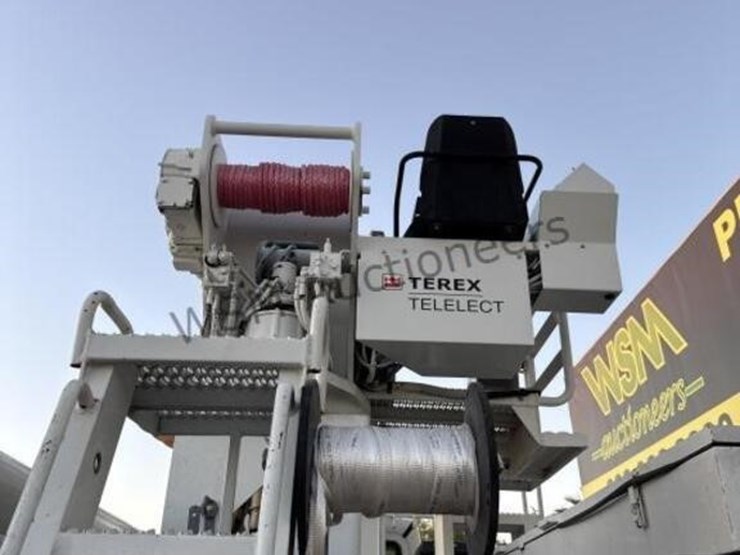 2012-freightliner-m2-106-image-22