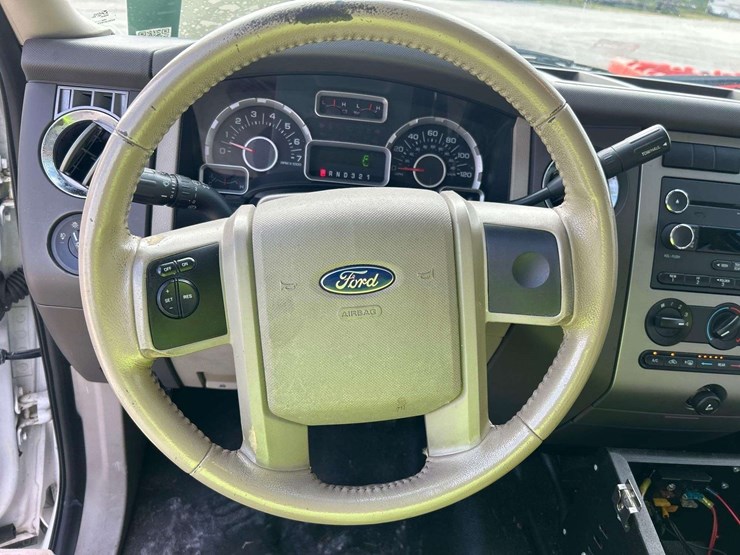 2014-ford-expedition-image-12