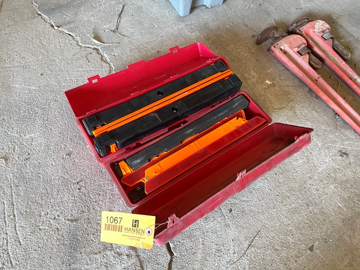 #1067-•-(2)-road-triangle-kits-image-2