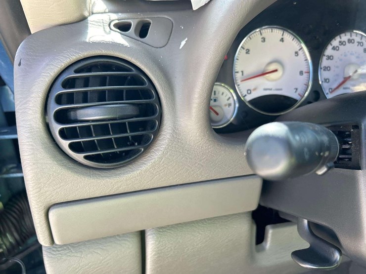 2004-jeep-liberty-image-15