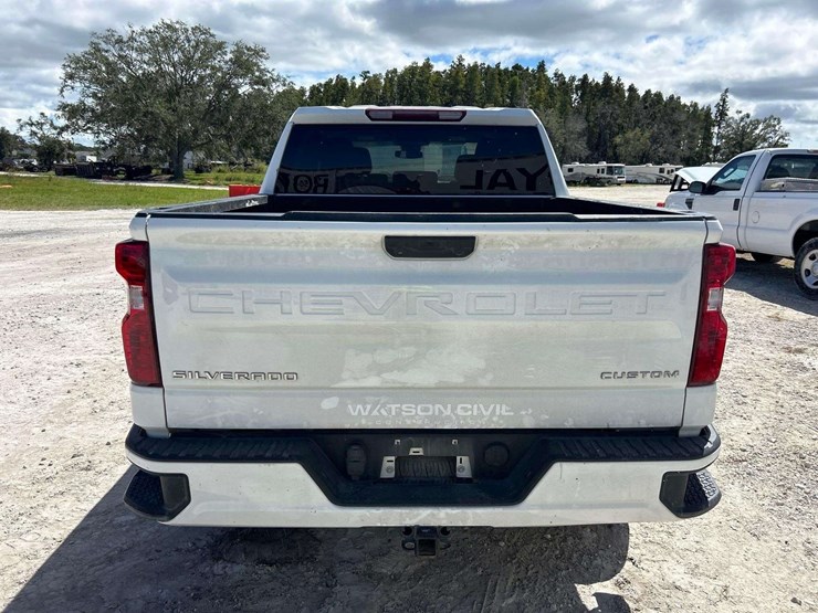2022-chevrolet-silverado-image-25