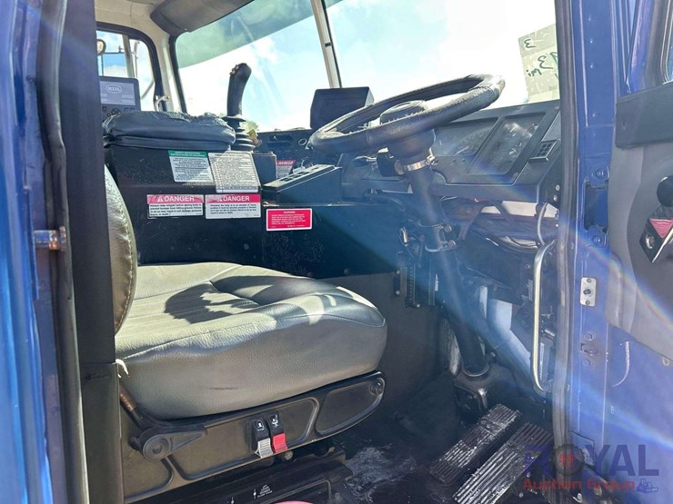 heil-28yd-side-loader-garbage-truck-image-7