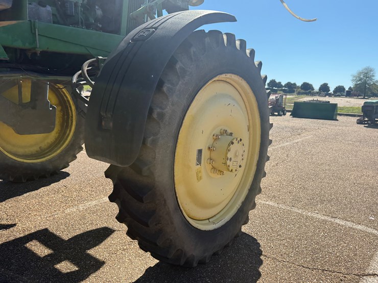 john-deere-4710-image-68