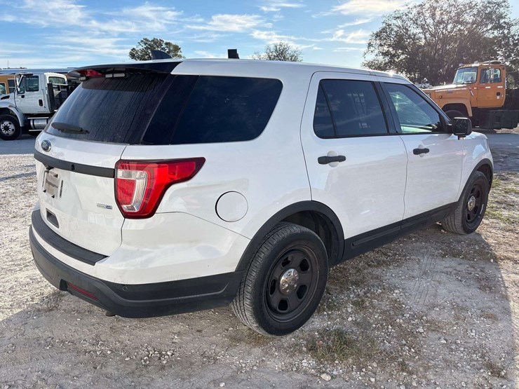 2018-ford-explorer-image-3