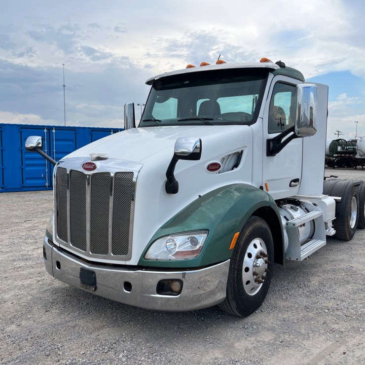 2017 PETERBILT 579