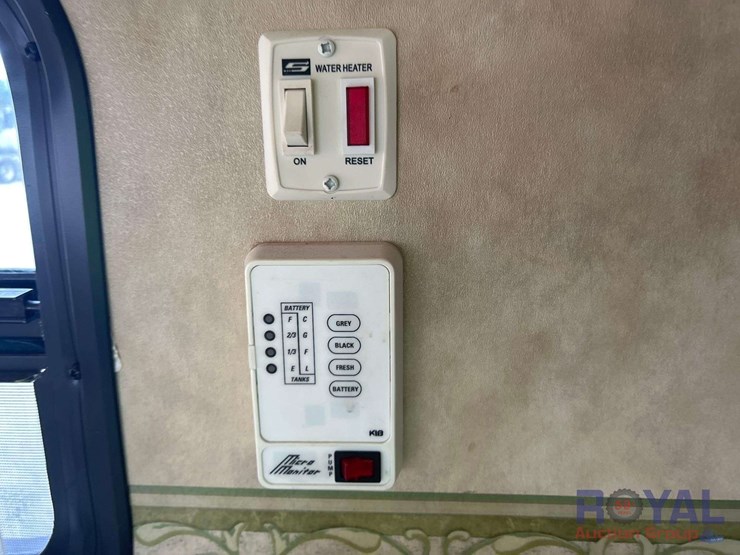 2008-41ft-kz-sportsman-police-bunk-5th-wheel-tri-axle-travel-trailer-image-12