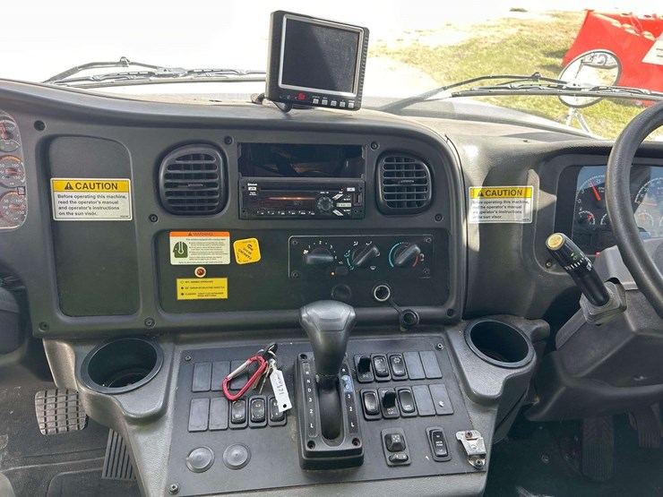 2020-freightliner-m2-106-elgin-eagle-series-4mf-street-sweeper-truck-image-19