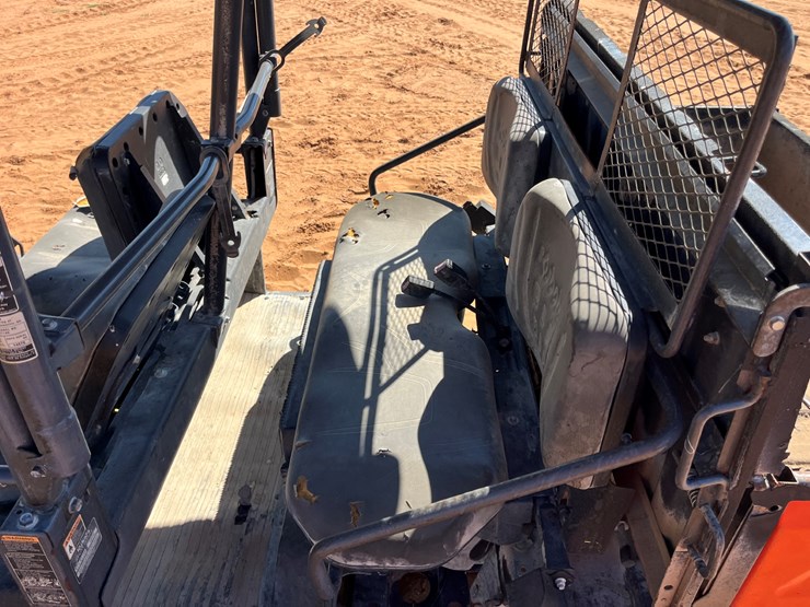 2016-kubota-rtvx1140-image-8