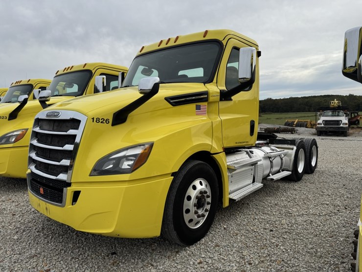 2018-freightliner-cascadia-126-image-1