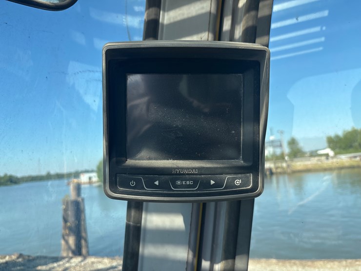 2012-hyundai-160d-7e-image-14