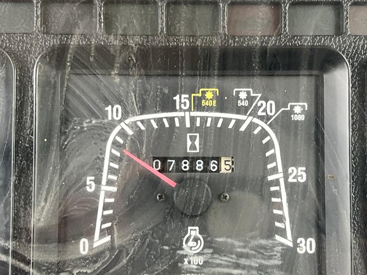 new-holland-tm150-image-23